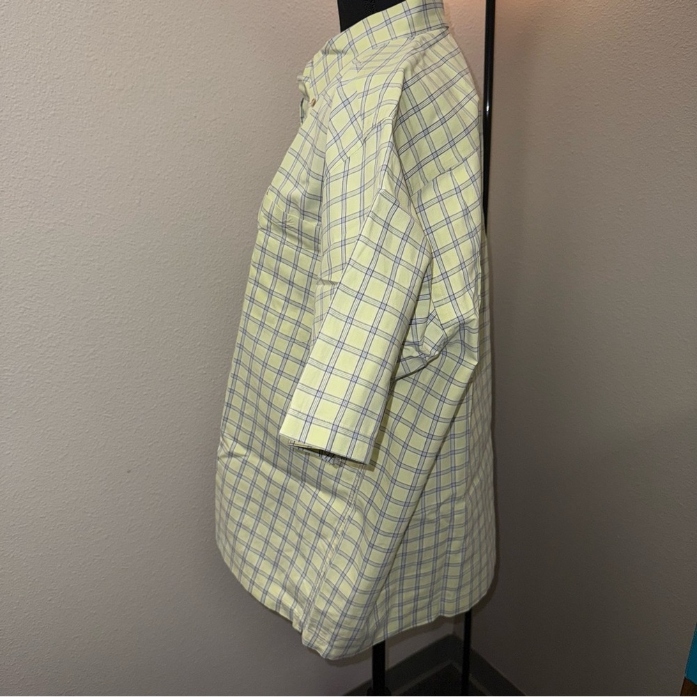 IZOD Men's Short Sleeve Button Up Shirt. Large - Picture 3 of 7